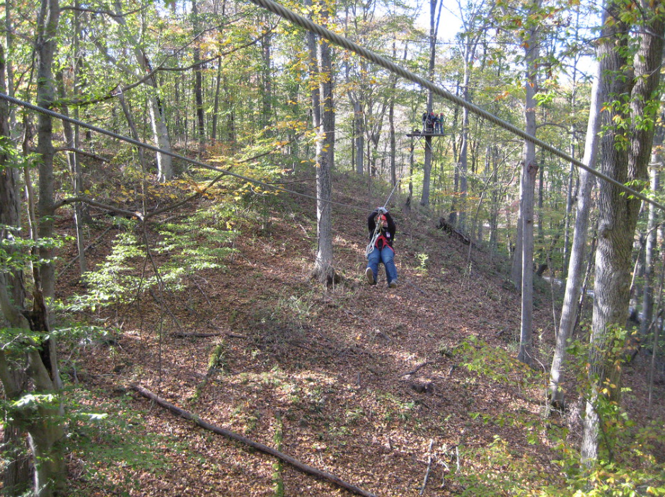 Ziplining in The Hocking Hills Canopy Tours / Flickr / suzannemg63

Link: https://www.flickr.com/photos/31935958@N02/2988489693/in/album-72157608539409709/